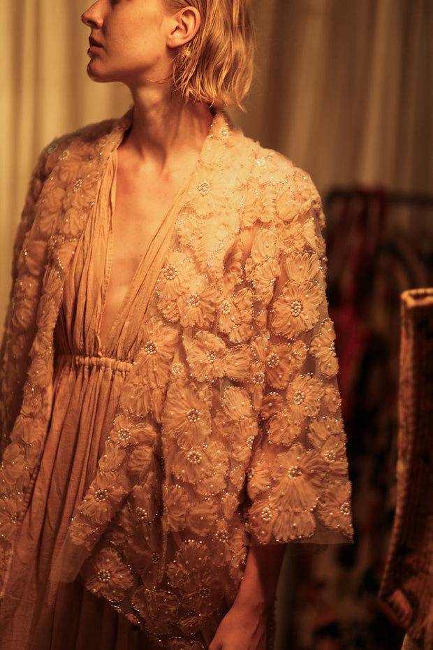 FLO SEQUINED EMBROIDERED SHORT KIMONO PASTEL PINK