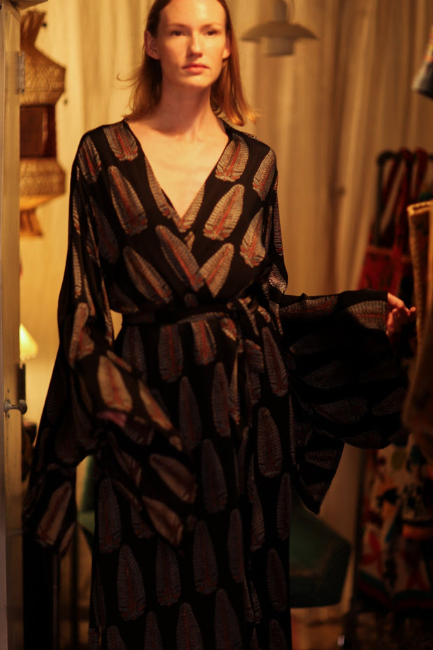 PINA SILK KIMONO BLACK FEATHER