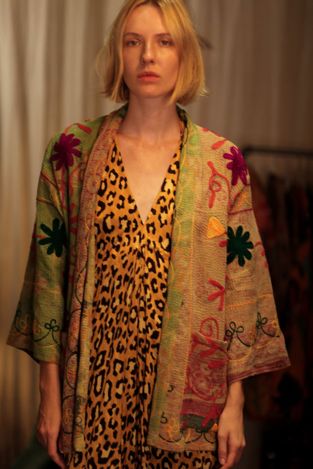 KANTHA EMBROIDERED SHORT MONTY KIMONO GRASS