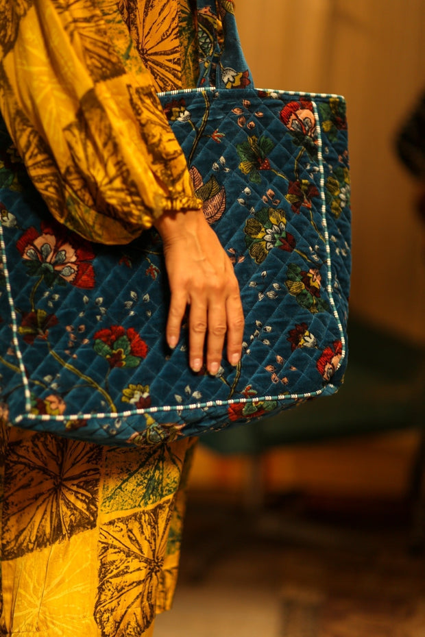 KALI VELVET BAG BLUE FLORAL L - sustainably made MOMO NEW YORK sustainable clothing, bag slow fashion