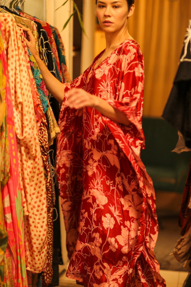 YAYA SILK KAFTAN RED SHERLYN - sustainably made MOMO NEW YORK sustainable clothing, dresskaftan slow fashion