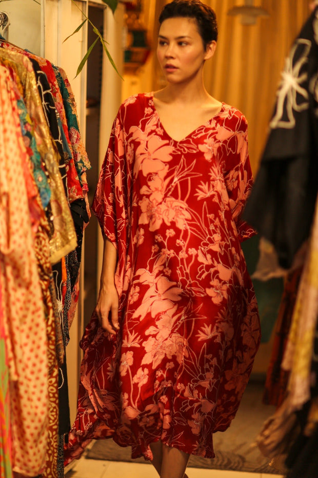 YAYA SILK KAFTAN RED SHERLYN - sustainably made MOMO NEW YORK sustainable clothing, dresskaftan slow fashion